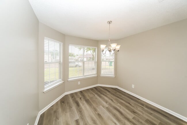 Building Photo - 5515 Whiteley Cove