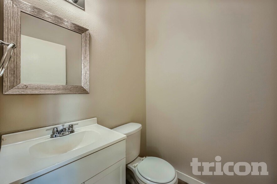 Building Photo - 1222 193rd St E