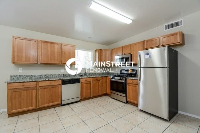 Building Photo - 3 Bedroom Pet-Friendly Home in Tucson, AZ with Main Street Renewal