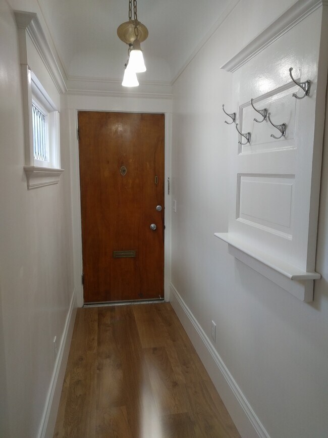 Building Photo - 678 Aileen St