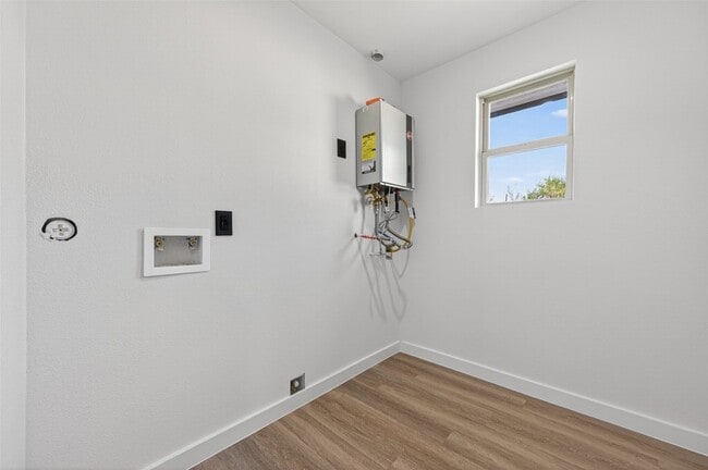 Building Photo - 6621 Jason St