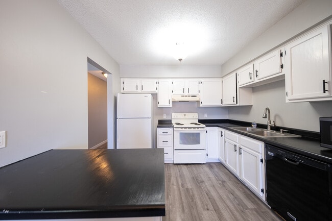 Building Photo - 4108 S Meadowlark Rd