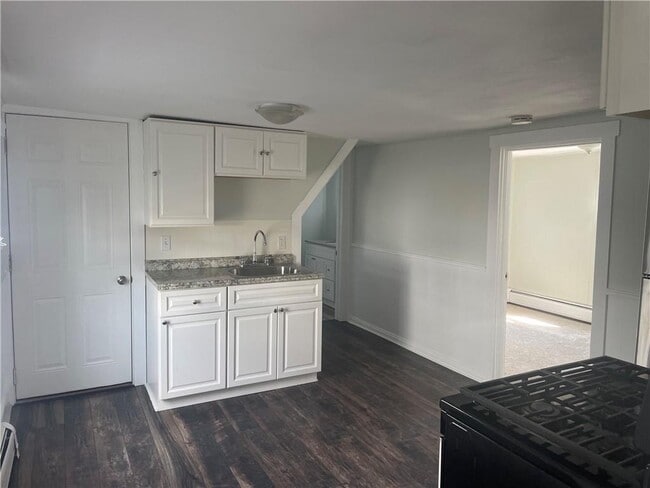 Building Photo - 10 Ryan Ave