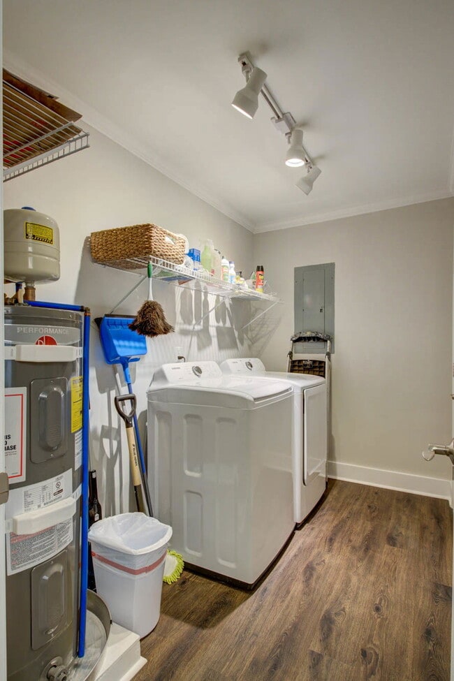 Building Photo - 252 Howle Ave