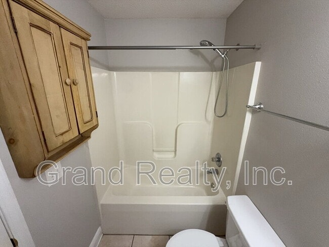 Building Photo - 6901 Ella St