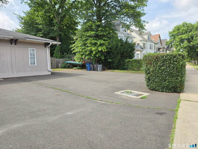 Building Photo - 805 Edgewood Ave