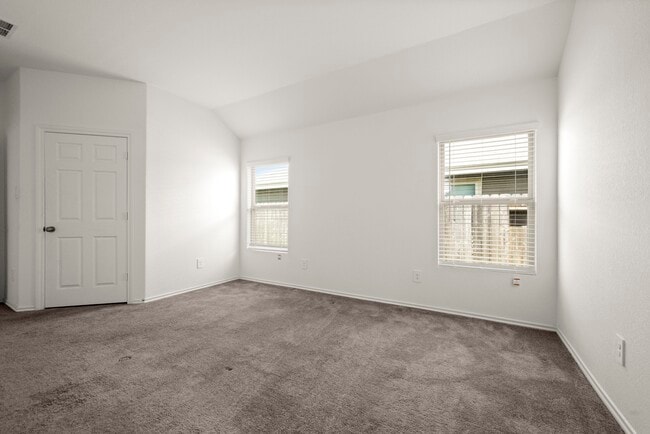 Building Photo - 843 Deerhurst Ln