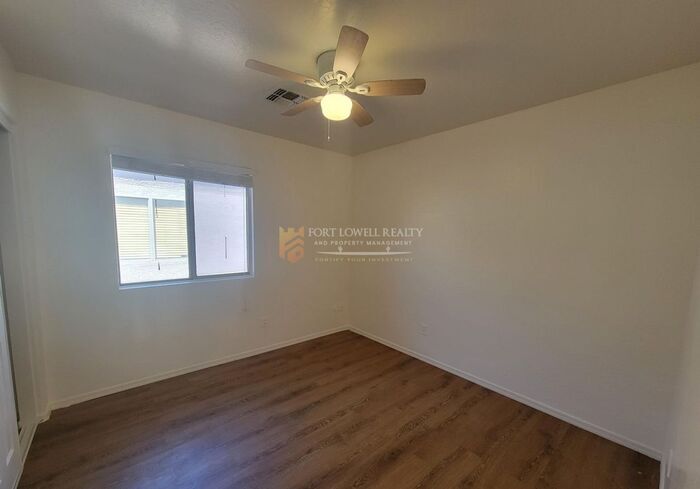 Building Photo - 3133 W Huntington Dr