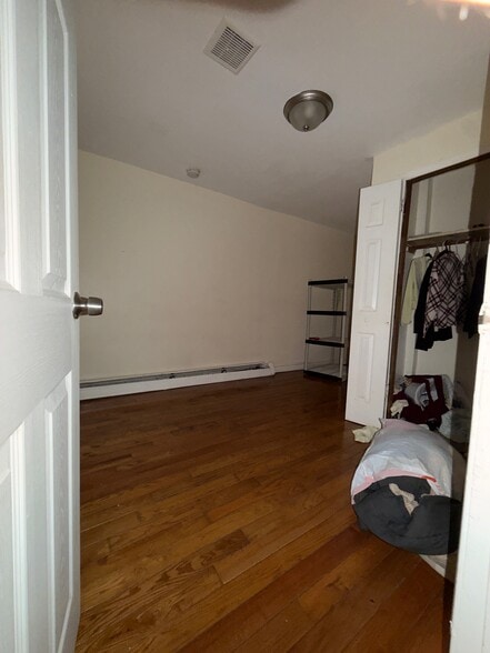 308 Clerk St Bsmt - 306 Clerk St