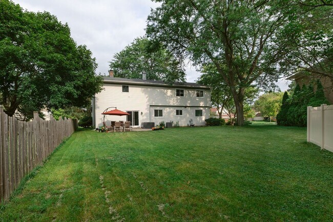 Building Photo - 520 Highland Grove Dr