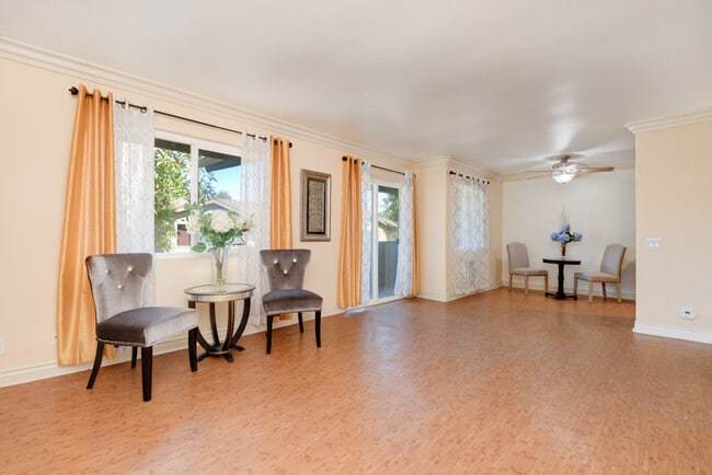 Building Photo - 194 Avenida Descanso