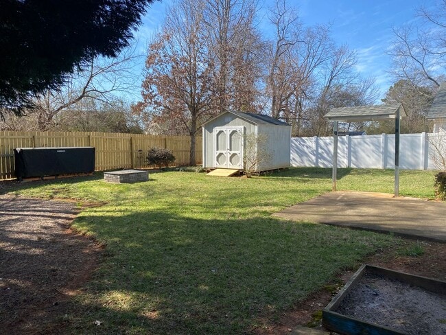 Building Photo - Price reduced**Move-in Ready!