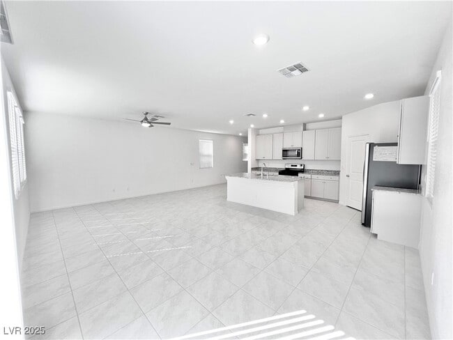 Building Photo - 8986 Lucky Crest St