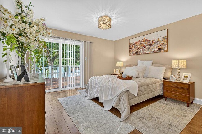 Building Photo - 426 Main St