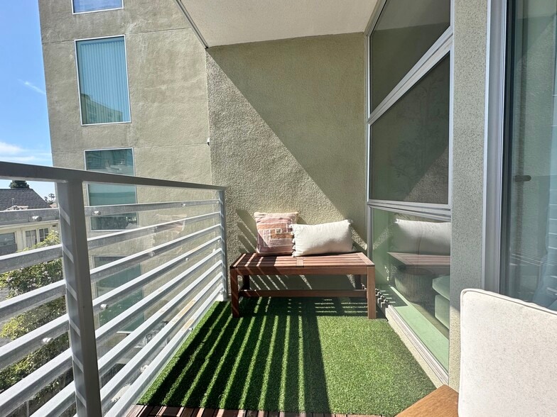 Balcony - 3100 6th Ave