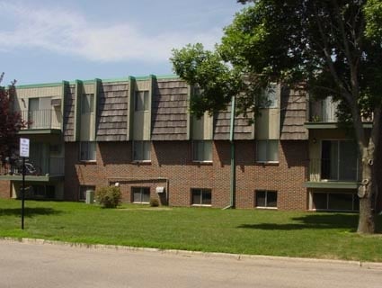 Primary Photo - Fairway Apartments