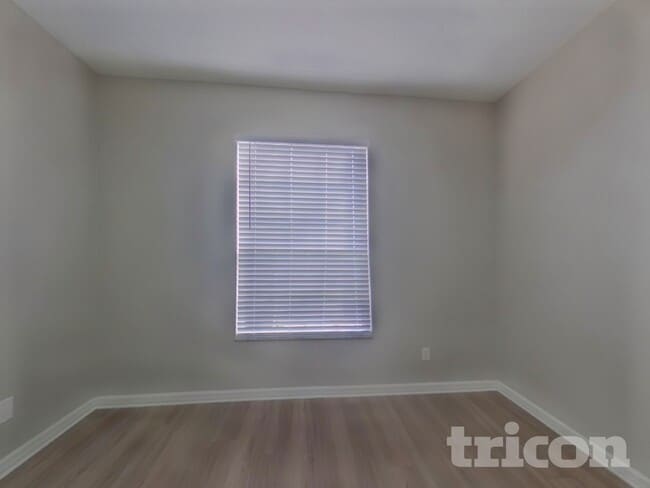 Building Photo - 2803 Eagle Lake Dr