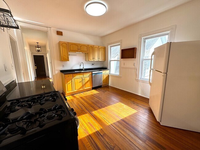 Primary Photo - 67 Washburn Ave