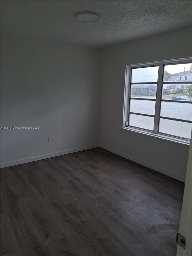 Building Photo - 1260 NW 45th St