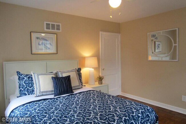 Building Photo - 906 S Highland St