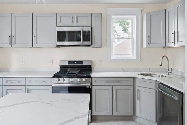 Building Photo - 57 Yale St