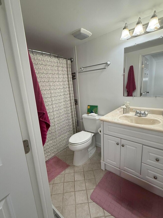Building Photo - 115 Corbins Mill Dr