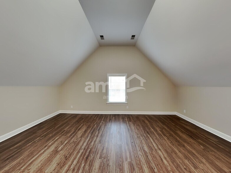 Building Photo - 4013 Lilac Ln