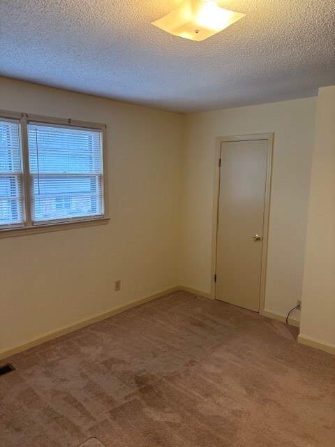 Building Photo - 1090 N Guignard Dr