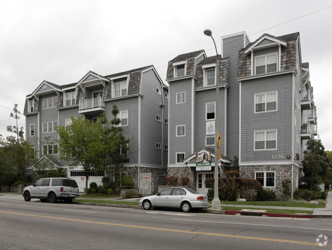 Building Photo - Palisades I & II