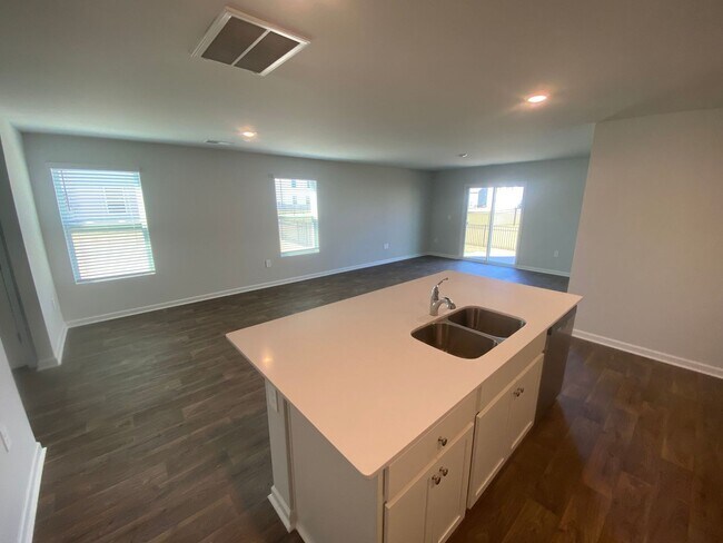 Building Photo - 207 Windsong Dr