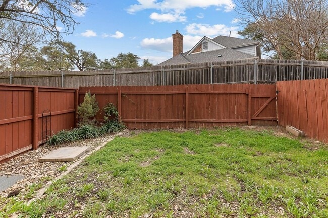 Building Photo - 2410 Great Oaks Dr