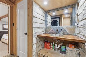 Building Photo - 111 Oaktree Ln
