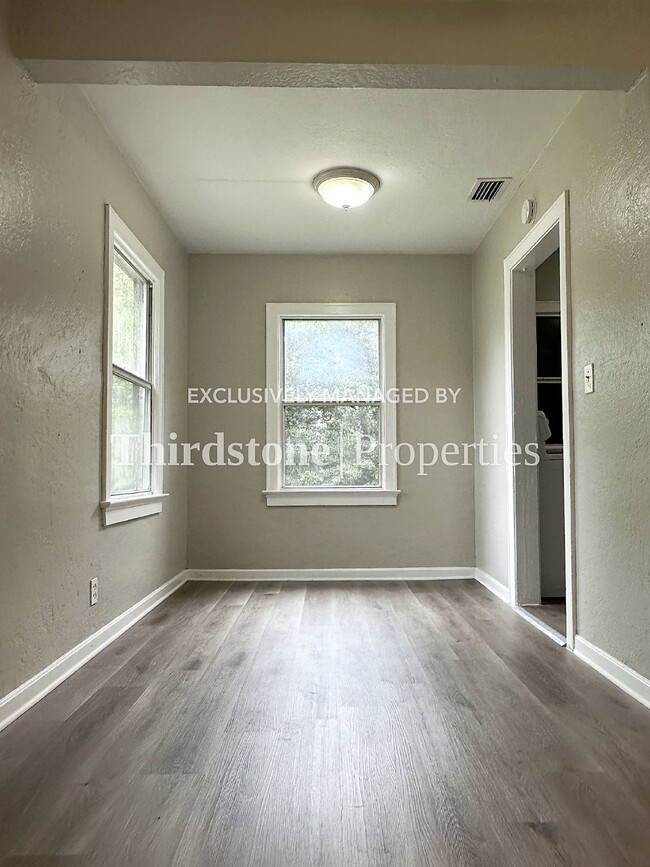 Building Photo - 1979 Brackland St