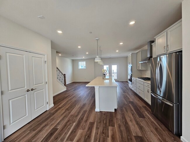 Building Photo - 6303 Sandbelt Dr