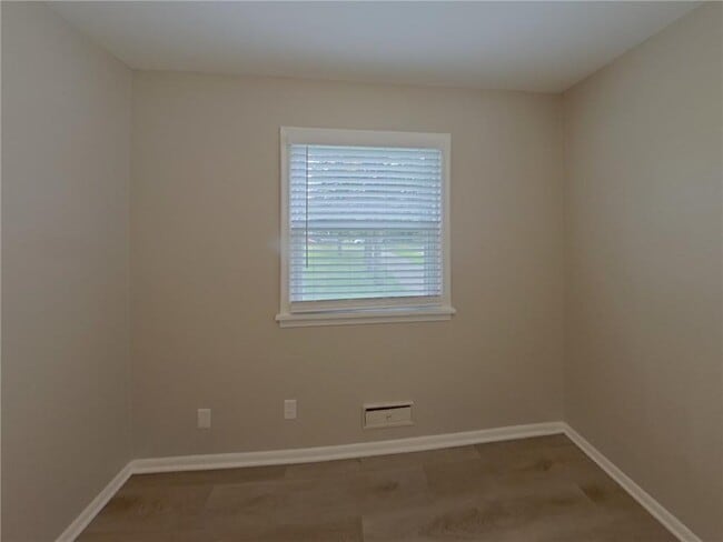 Building Photo - 7755 Eastwood Rd