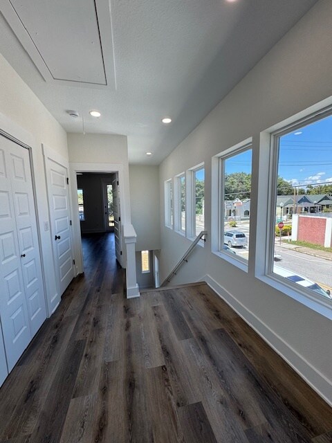 Building Photo - 562 N De Villiers St