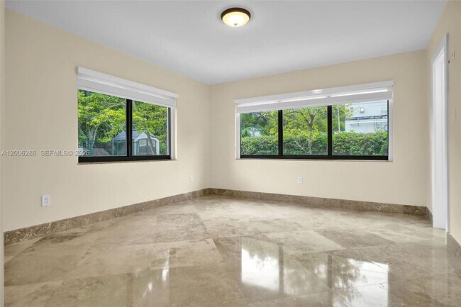 Building Photo - 6820 SW 86th Ave