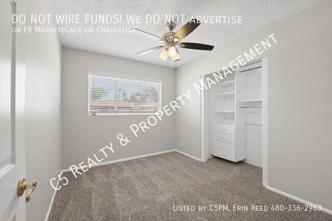 Building Photo - 1418 W 7th Pl