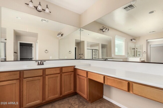 Building Photo - 3751 E Palo Verde St