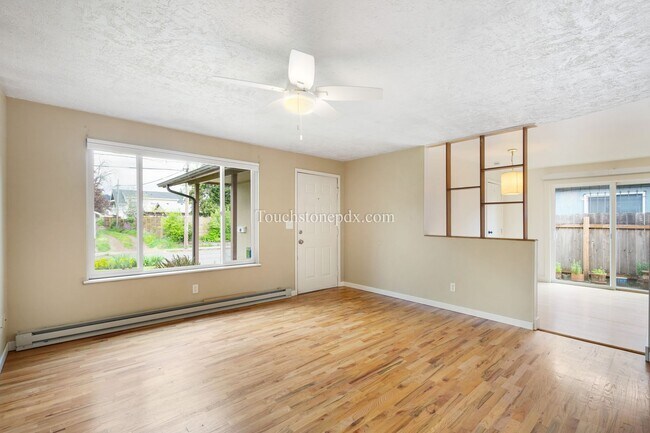 Building Photo - Quaint 3BD/1BA Home Near Mt. Tabor