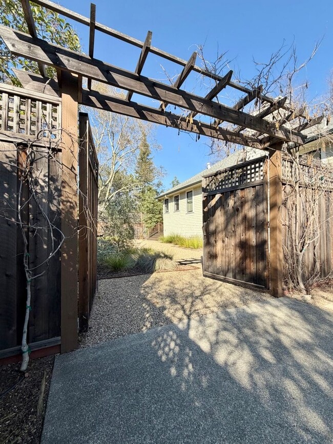 Building Photo - 3 Bedrooms, 2 Bathrooms Saint Helena Charm with Modern Conveniences