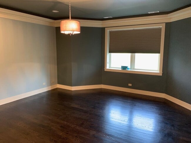 Building Photo - 4234 S Ellis Ave