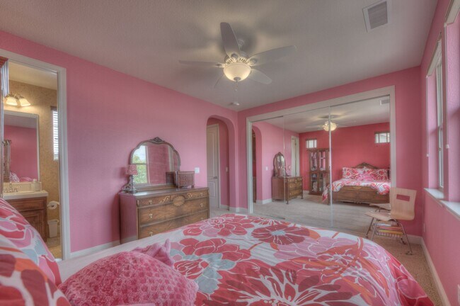 Building Photo - Beautiful former Meritage model home in the heart of Somersett. 4bed/3.5bath/3car 3764sf