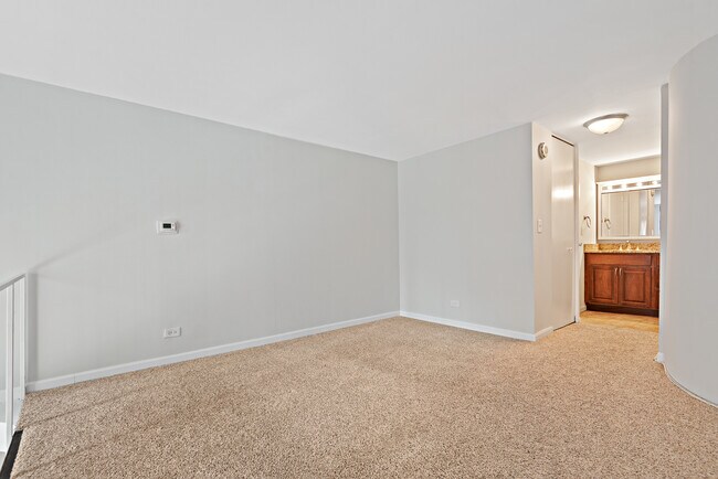 Building Photo - 1221 N Dearborn Pkwy