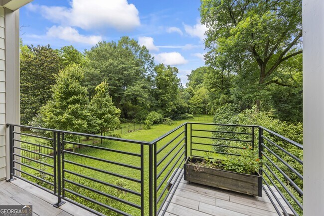 Building Photo - 1742 Helen Dr NE