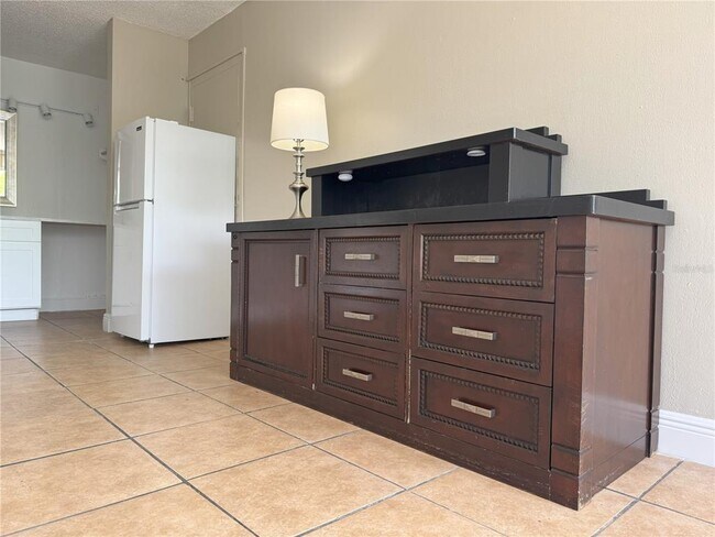 Building Photo - 7900 S Orange Blossom Trail