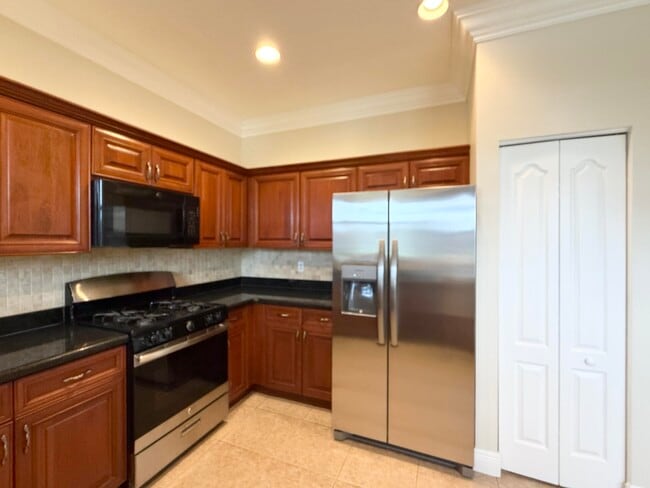 Building Photo - 10395 Little Mustang Way
