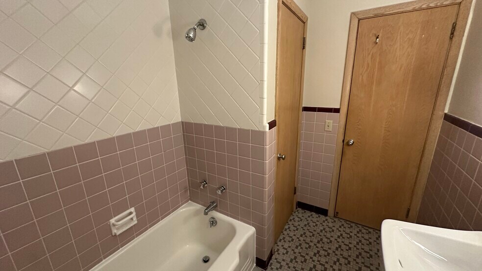 Building Photo - 4451 Bloomington Ave