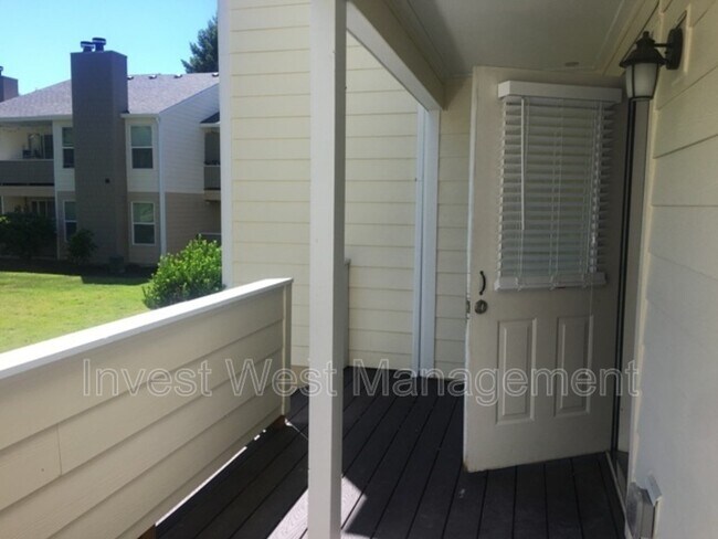 Building Photo - 13216 NE Salmon Creek Ave