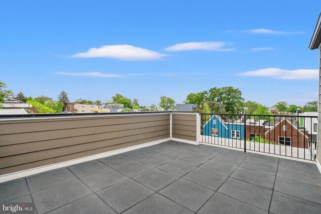 Building Photo - 1130 Penn St NE